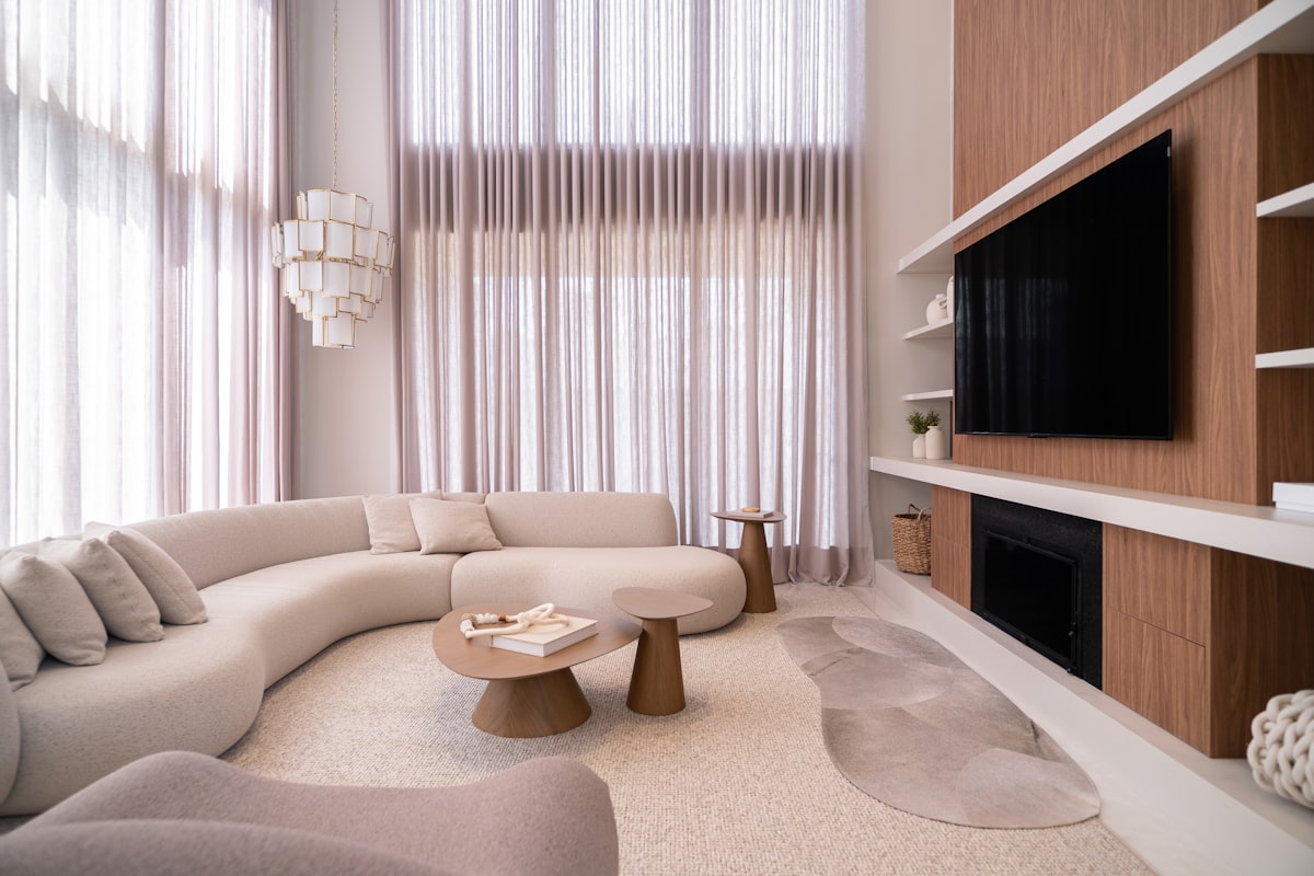 Ronde meubels veroveren de luxe woonkamer